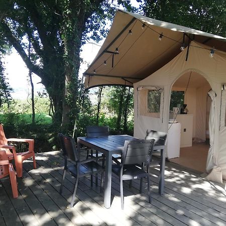 Hebergements Camping "Les Pieds Dans L'Eau" โครซง ภายนอก รูปภาพ
