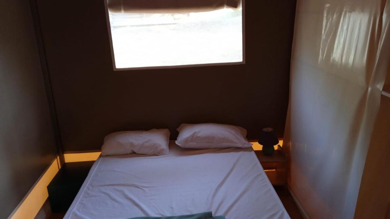 Hebergements Camping "Les Pieds Dans L'Eau" โครซง ภายนอก รูปภาพ